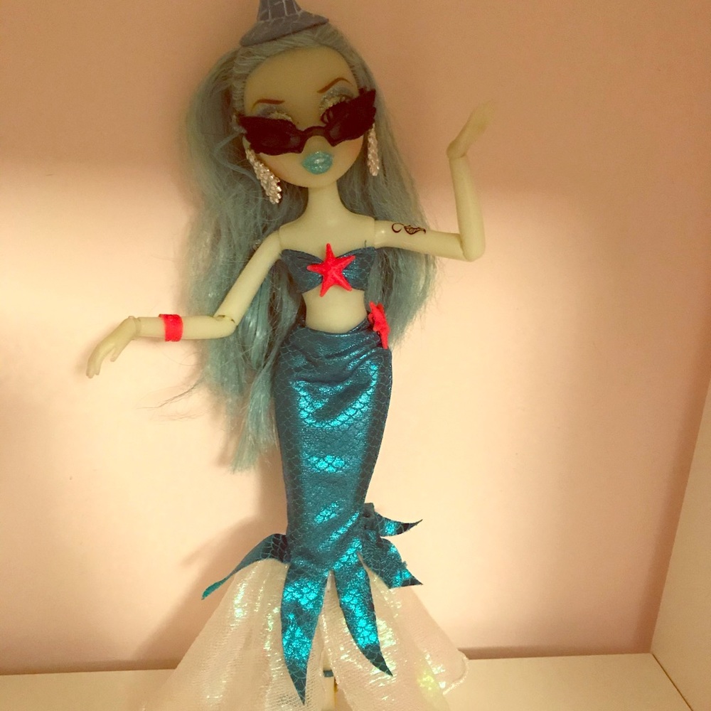 Glow in the dark midnight beach Fianna doll.